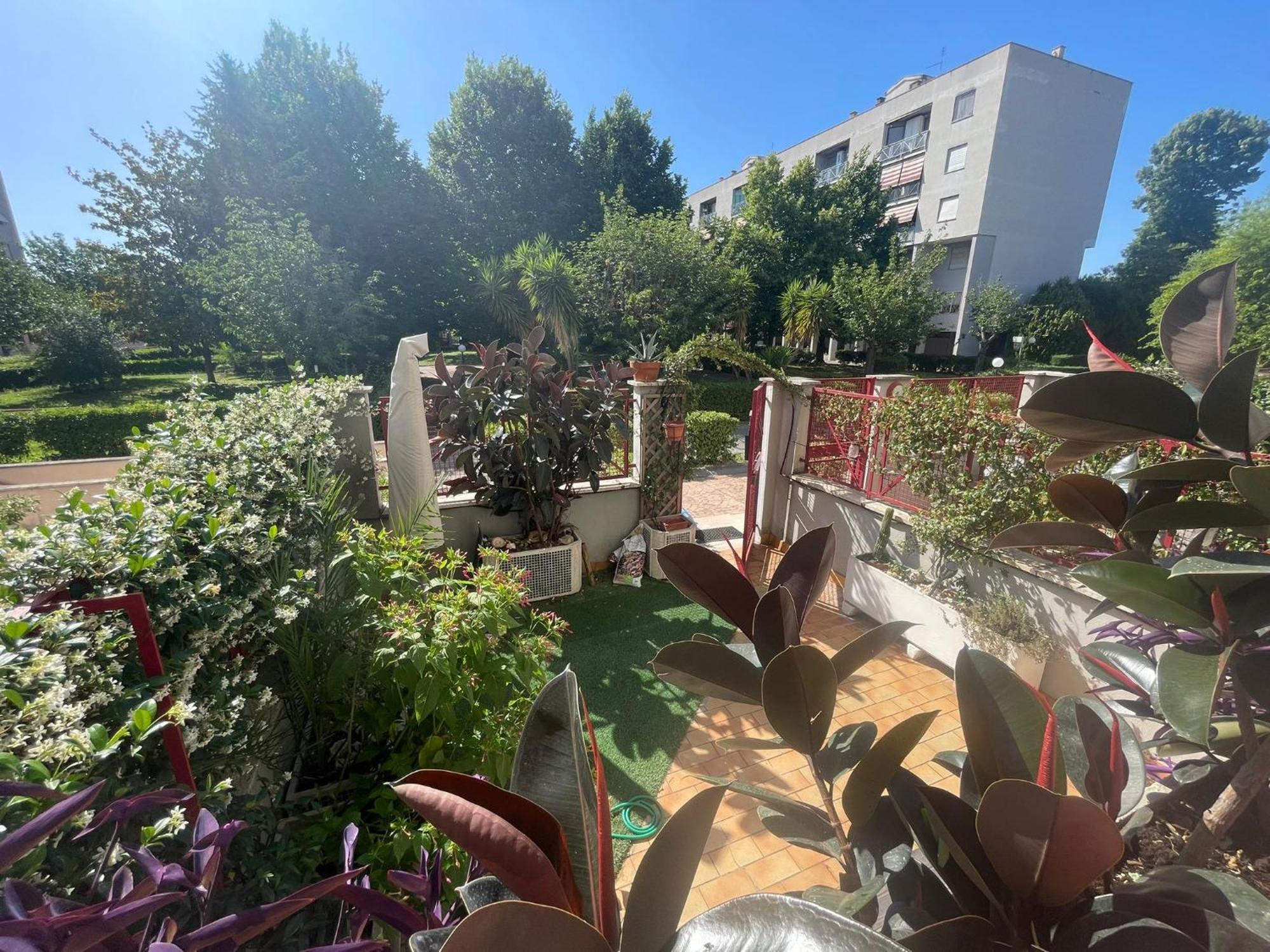 Intero Appartamento Con Giardino E Parcheggio Rome Bagian luar foto
